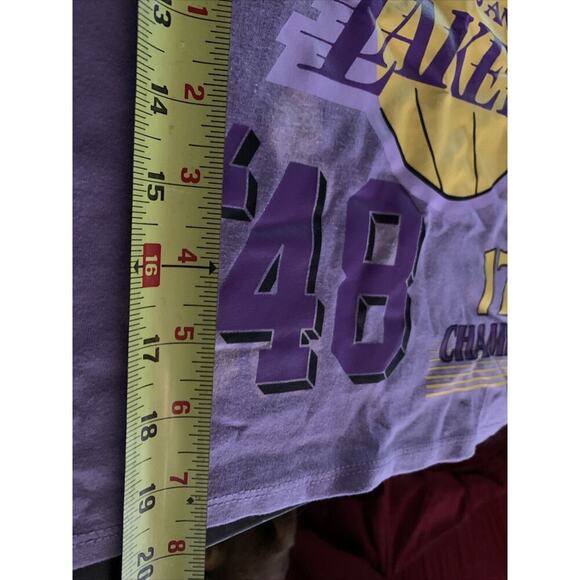 LA Lakers Womens Size XL And XXL Purple '17X CHAMPIONS' Bleached Cropped Tee NWT - Picture 9 of 11